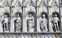 Como Cathedral Statues